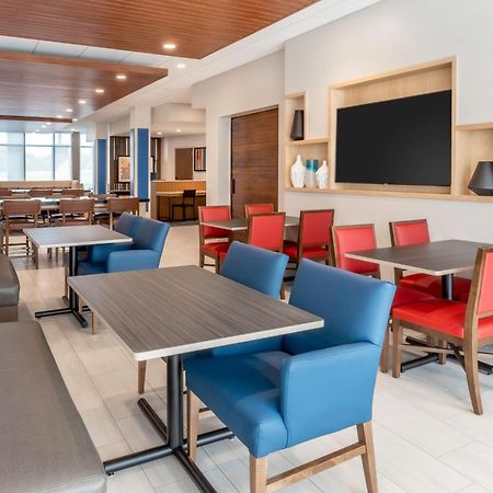 Holiday Inn Express & Suites - Milwaukee West Allis By Ihg Buitenkant foto