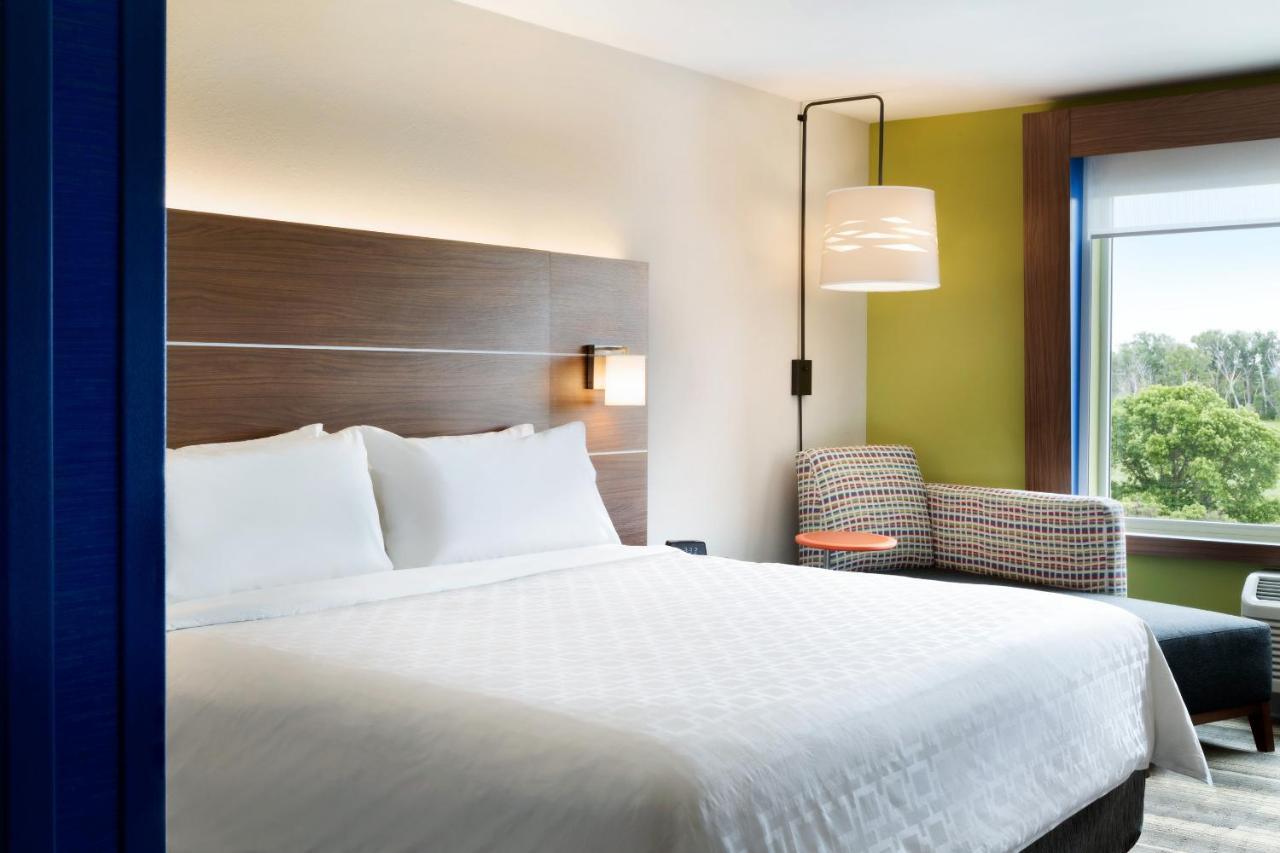 Holiday Inn Express & Suites - Milwaukee West Allis By Ihg Buitenkant foto