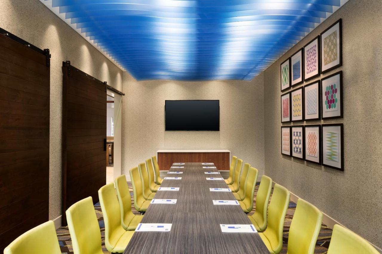 Holiday Inn Express & Suites - Milwaukee West Allis By Ihg Buitenkant foto