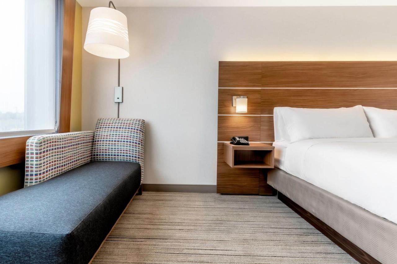 Holiday Inn Express & Suites - Milwaukee West Allis By Ihg Buitenkant foto