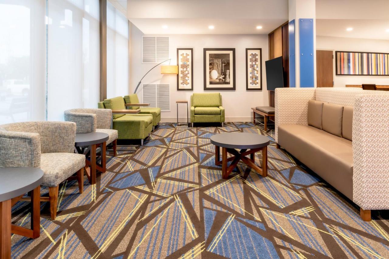 Holiday Inn Express & Suites - Milwaukee West Allis By Ihg Buitenkant foto