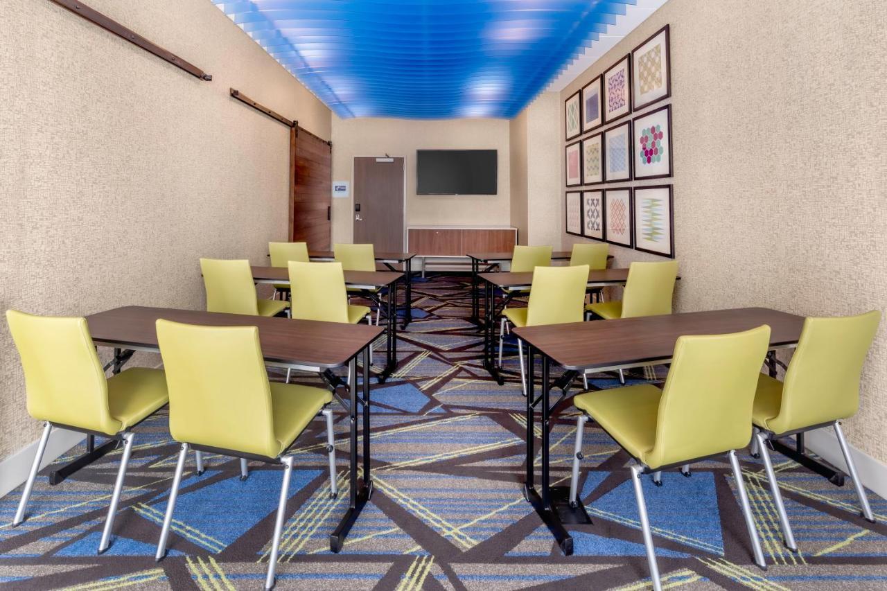 Holiday Inn Express & Suites - Milwaukee West Allis By Ihg Buitenkant foto