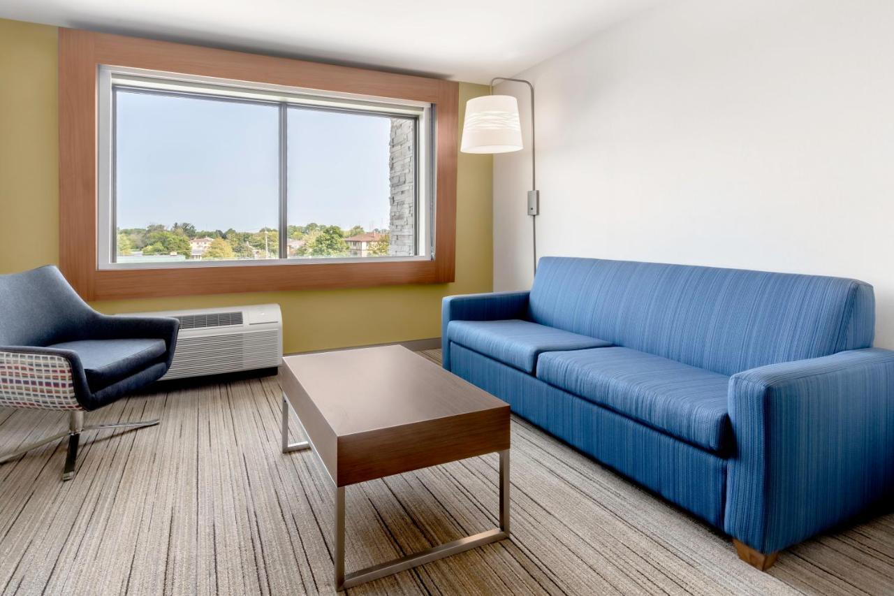 Holiday Inn Express & Suites - Milwaukee West Allis By Ihg Buitenkant foto