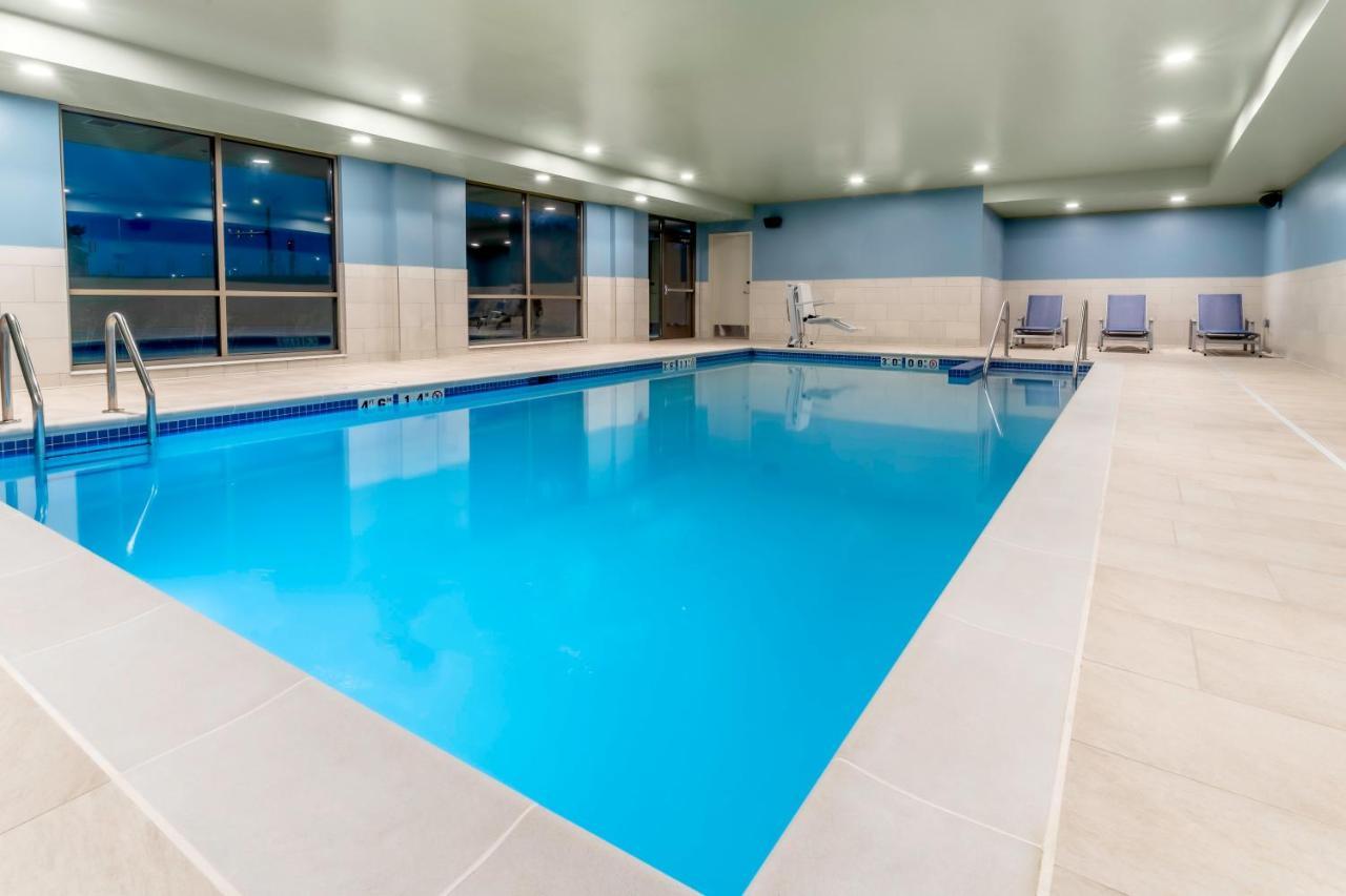 Holiday Inn Express & Suites - Milwaukee West Allis By Ihg Buitenkant foto