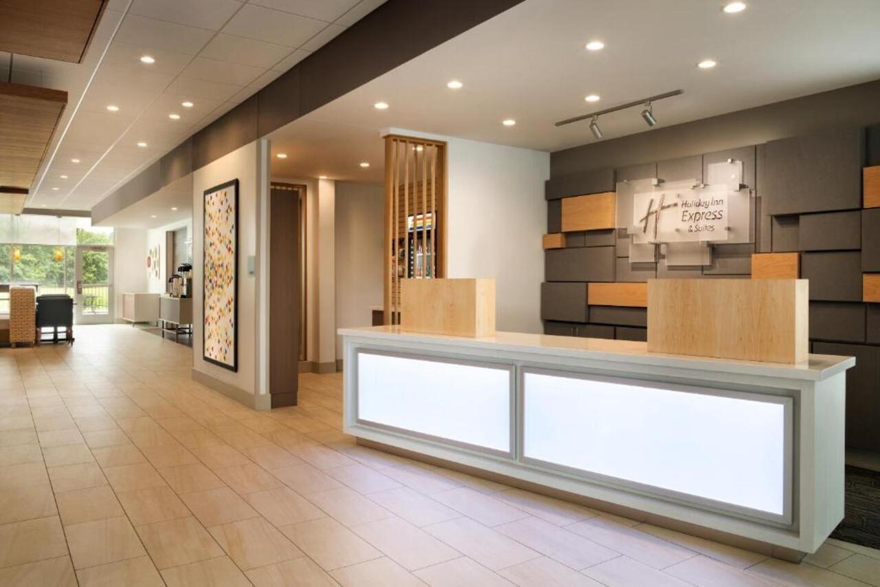 Holiday Inn Express & Suites - Milwaukee West Allis By Ihg Buitenkant foto