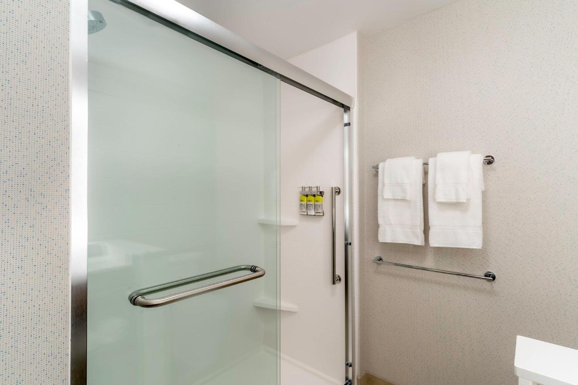 Holiday Inn Express & Suites - Milwaukee West Allis By Ihg Buitenkant foto